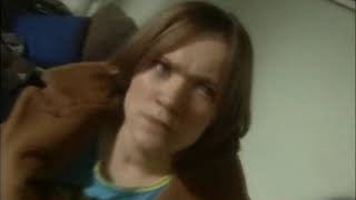 Spaced - Tim and Daisy bond.