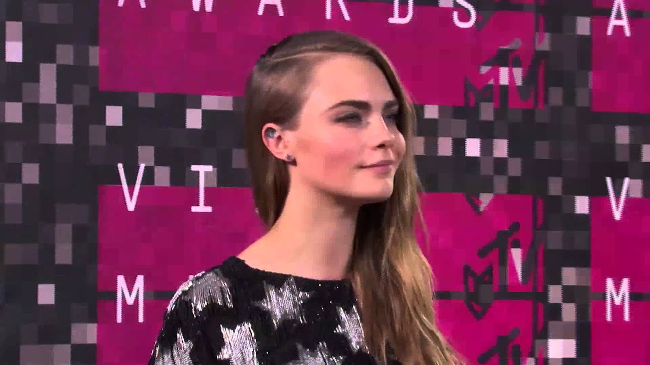 Cara Delevingne 2015 VMA's Red Carpet 