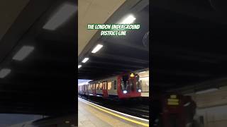 The London Underground District Line #train #londontube #londonundergroundtransport #tube #tfl