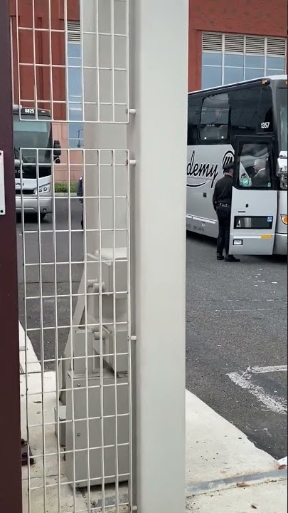 Justin Verlander flips the bird to Phillies Fans Twice!