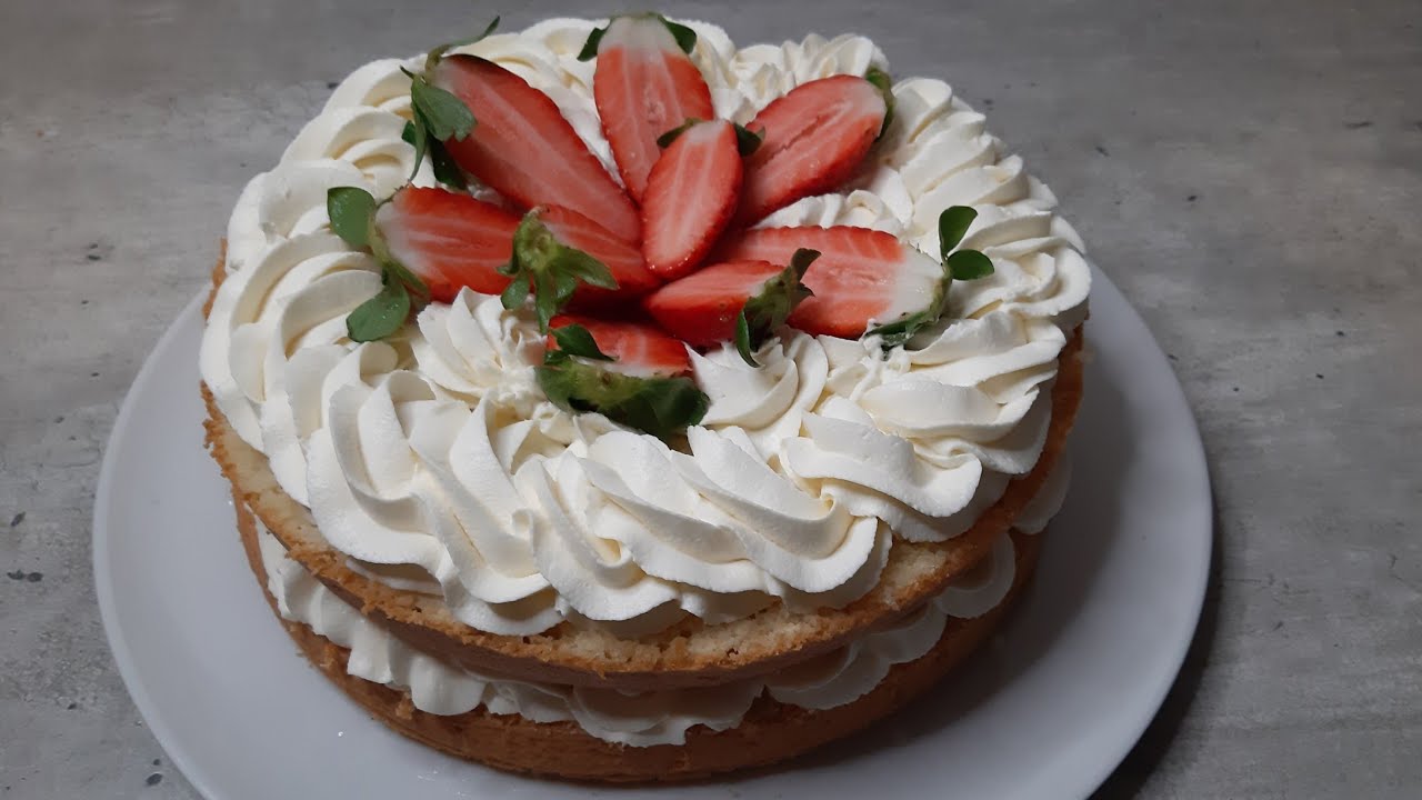 Gâteau moelleux à la Chantilly mascarpone fraise - facile à faire