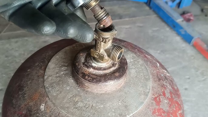 Как безопасно отсоединить вентиль на газовом баллоне - проверенные методы и советы Как открутить вентиль на газовым баллоне: безопасные способы отсоединения вентиля