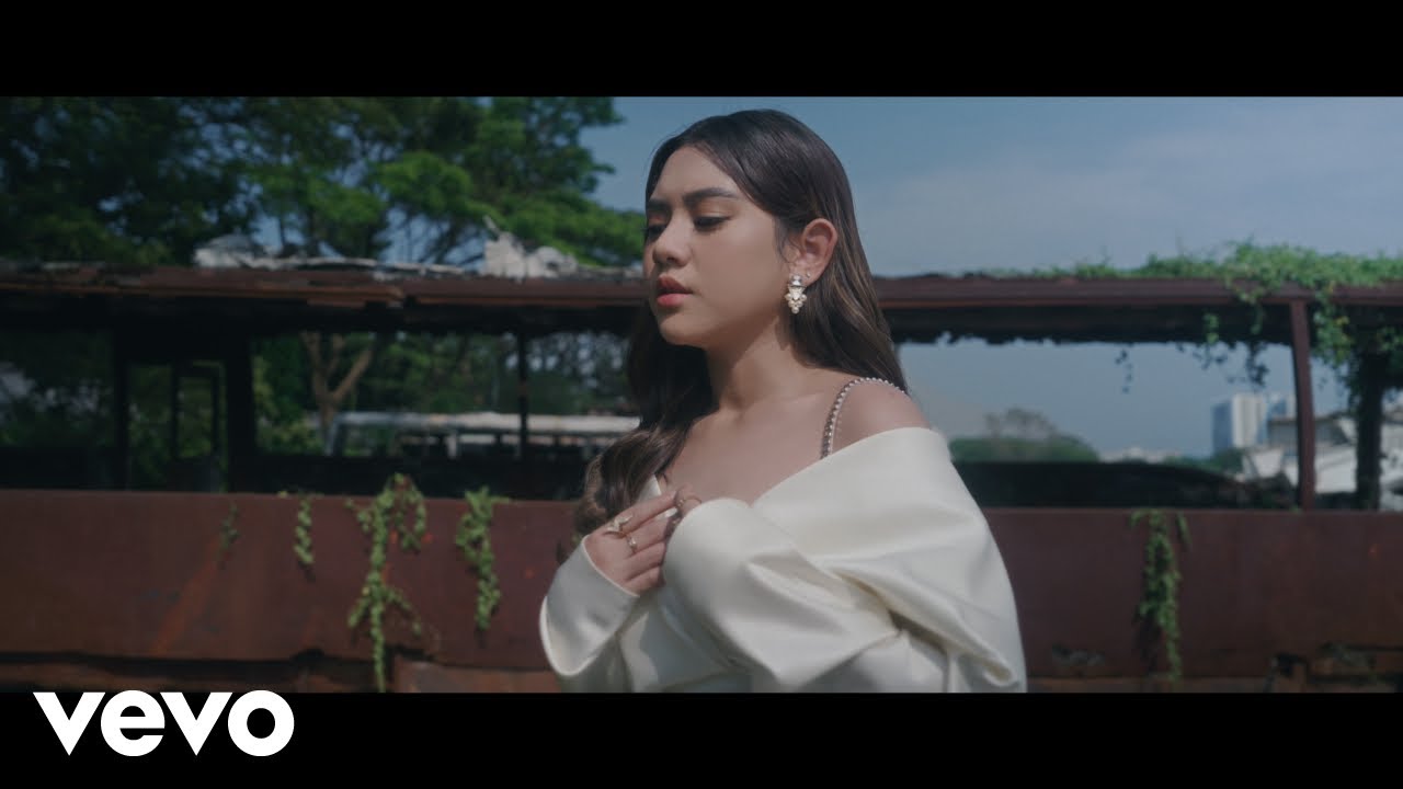 Yovie Widianto, Ziva Magnolya - Menanti (Official Music Video)