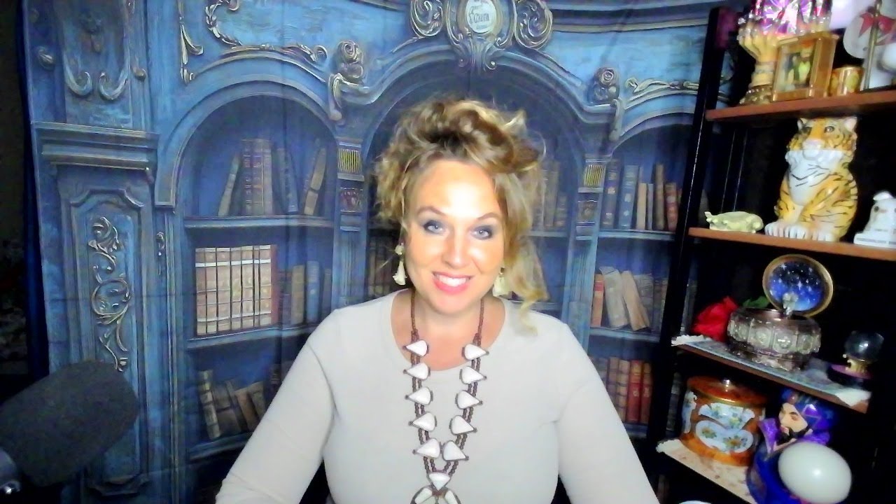 Дева: Дева, есть два человека, которые думают о тебе! (Один приедет в гости этой зимой!)