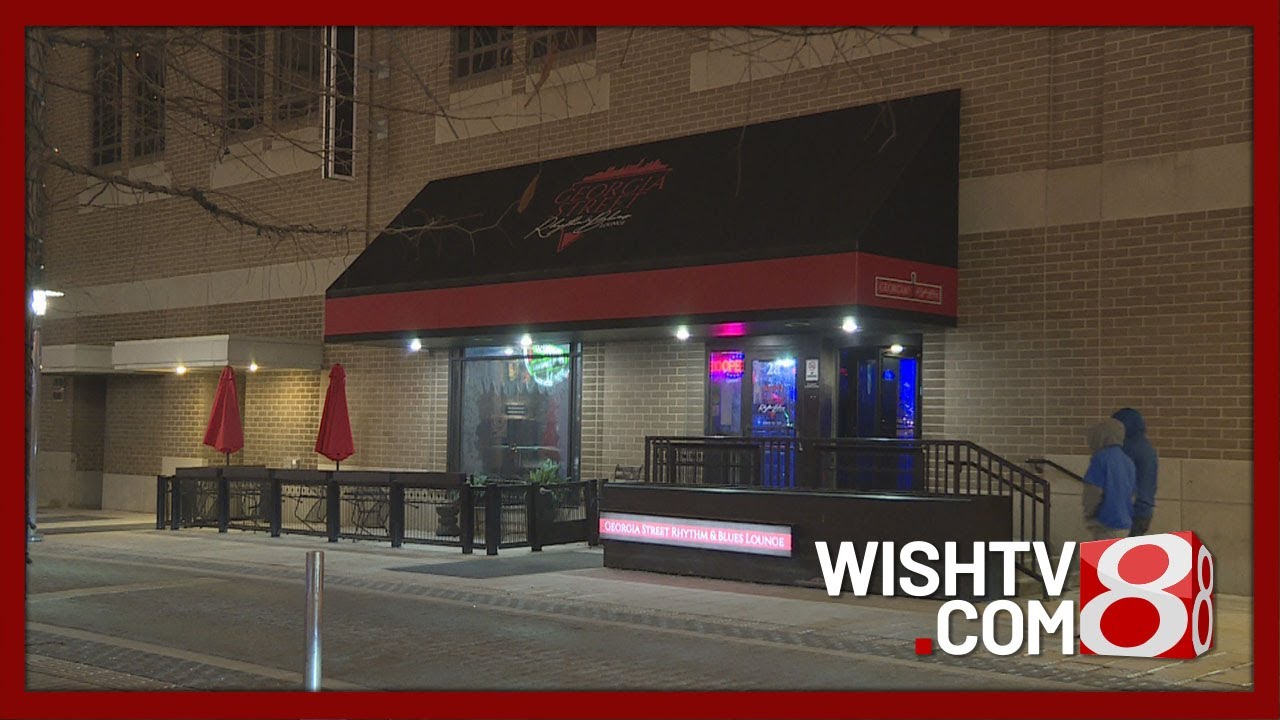 В баре Индианаполиса действует ограничение на посещение для лиц старше 30 лет.