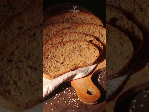 Кусочек теплого цельнозернового хлеба с маслом, порядок и тишина на твоей кухне - особое счастье