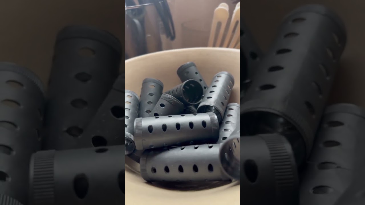 The FINGERCOMBER KINKY ROLLER SET styling unit🤎