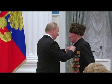 Владимир Путин вручил Звезду Героя Ибрагимпаше Садыкову