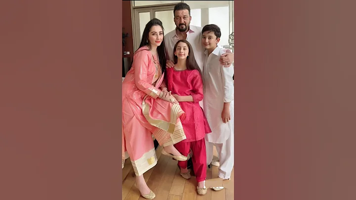 Sanjay Dutt with his wife Manyata Dutt and Family #sanjaydutt #shorts #ytshorts