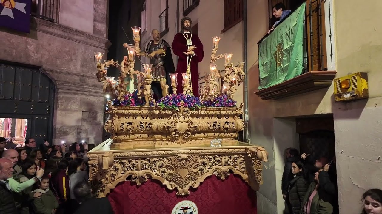 El Cristo de Medinaceli transitando por la Rúa Oscura de Valladolid 4K