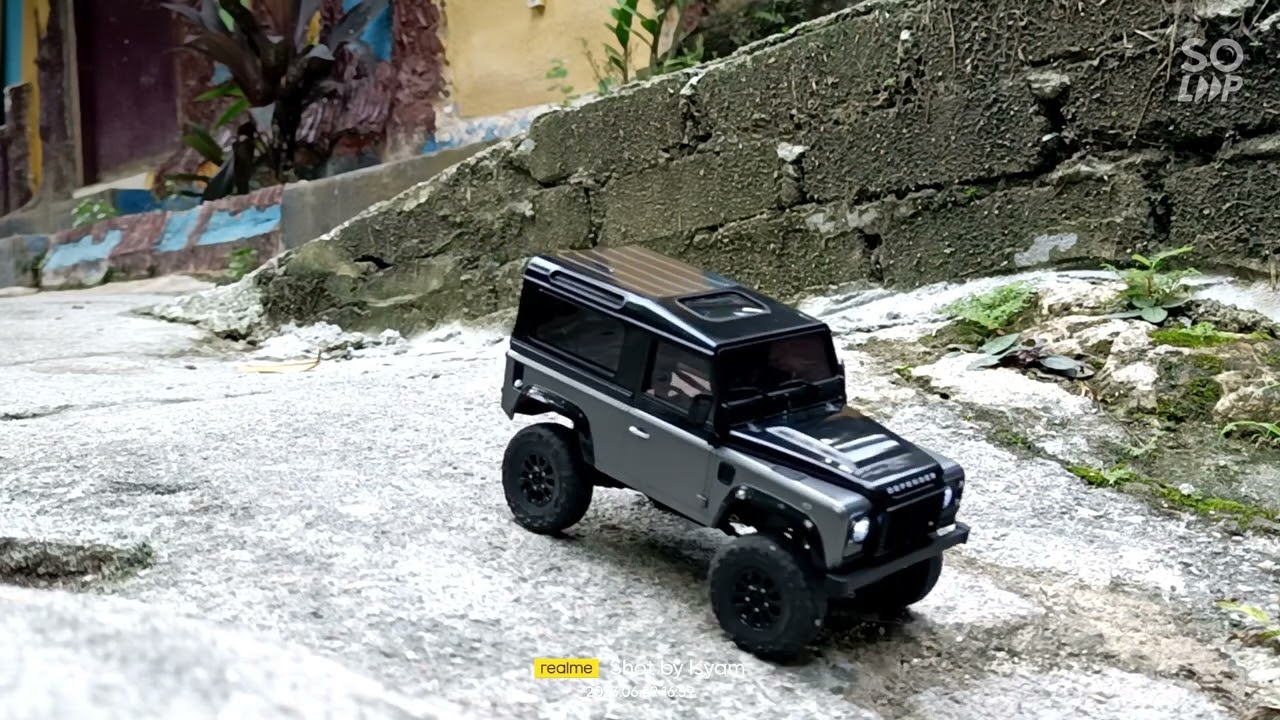 my first Mini Z 4x4 Land Rover Defender 90 😄