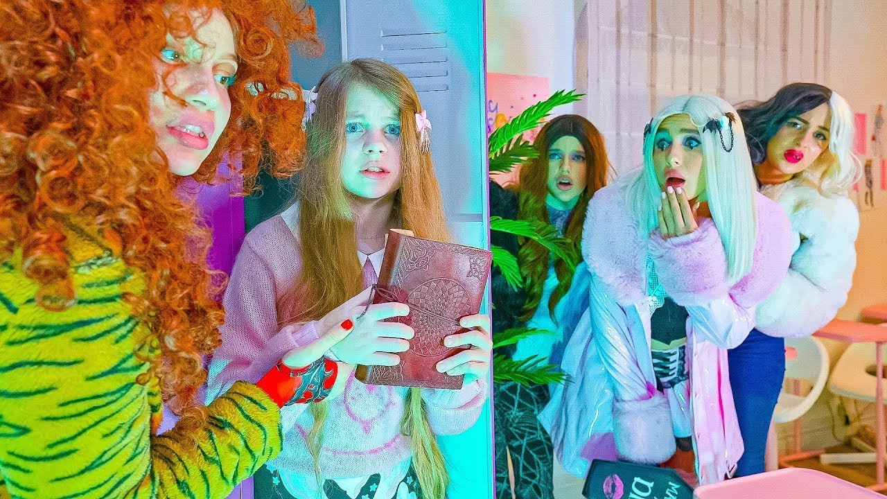 FLORIDA VAMPIRE NAGTANGKANG NAKAWIN ANG DIARY NI GWEN! 😮 Ano ang Mangyayari sa School Conflict?