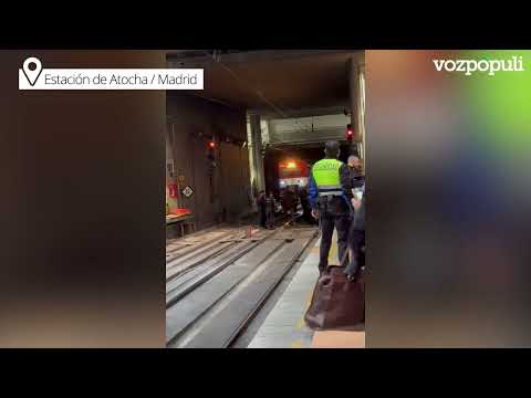 Un tren descarrila en Atocha e interrumpe el servicio hasta Recoletos