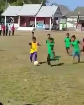 SKILL permainang sembak bola paling gokil Tahantawa 1 menit