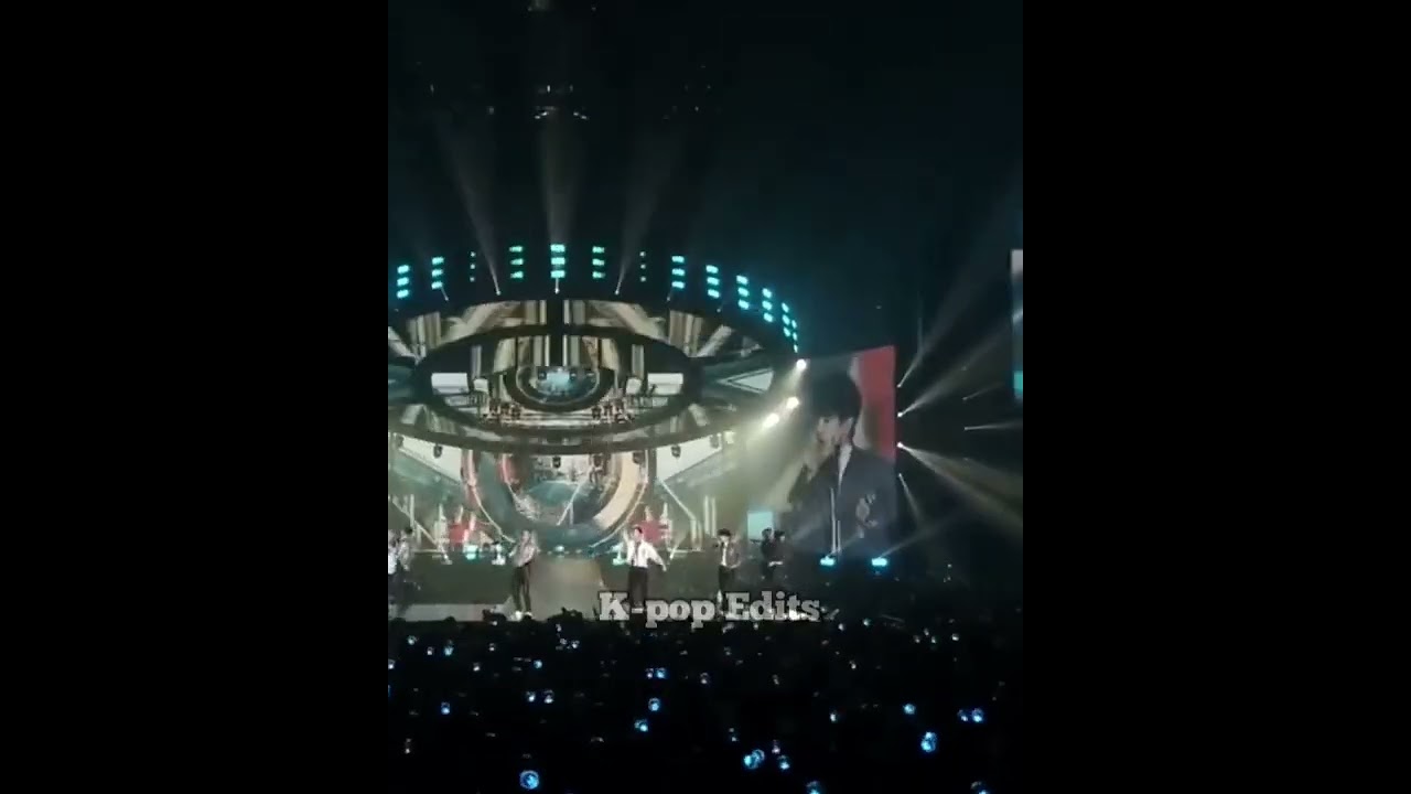 Lee know eyebrow raise followed to seungmin’s powerful vocals🔥#shorts #straykids #leeknow #seungmin