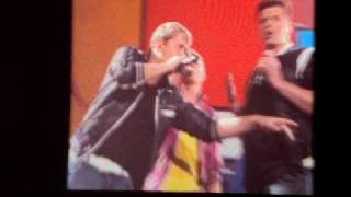 Download lagu Westlife - Halo,How To Break A Heart 28.05.10.AVI