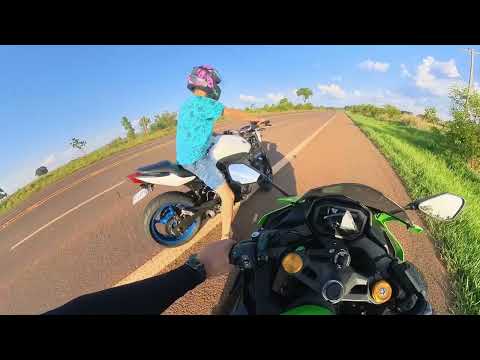 KAWASAKI ZX4R VS