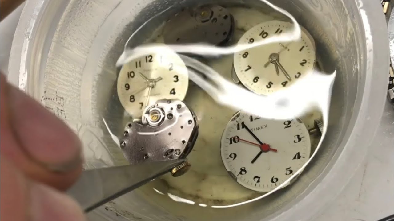 простой способ починки «механических» НАРУЧНЫХ ЧАСОВ (растворитель для краски подойдет!!)