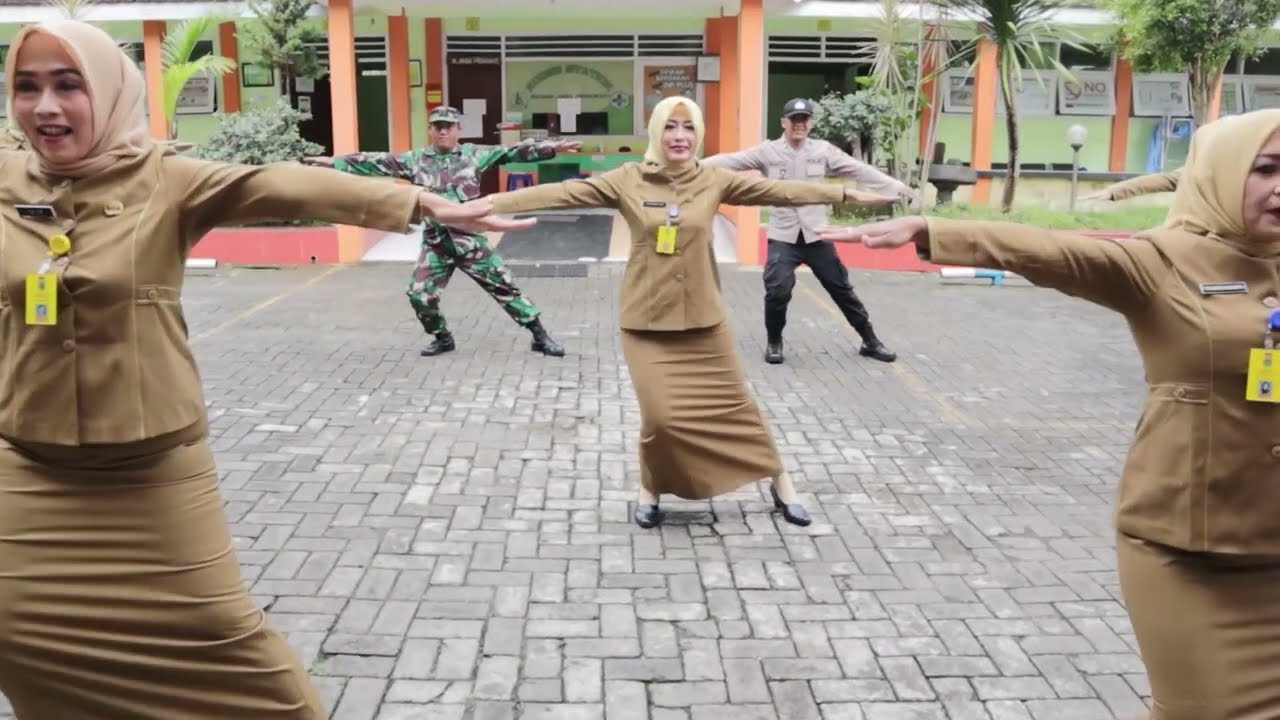 Senam Peregangan PKM Donomulyo Untuk Meningkatkan Kegiatan Germas di Masyarakat
