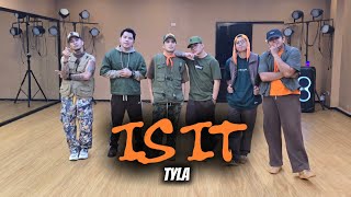 Download Lagu IS IT / TYLA / DANCEFITNESS  / KENYOGENTS  MP3