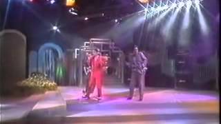 Miniatura de "WIngs - Intanku Kesepian Live in ABPBH 1990"
