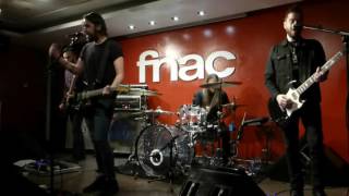 Video thumbnail of "Dinero - Bajo cero (Fnac de Callao) 4 de Febrero 2017"