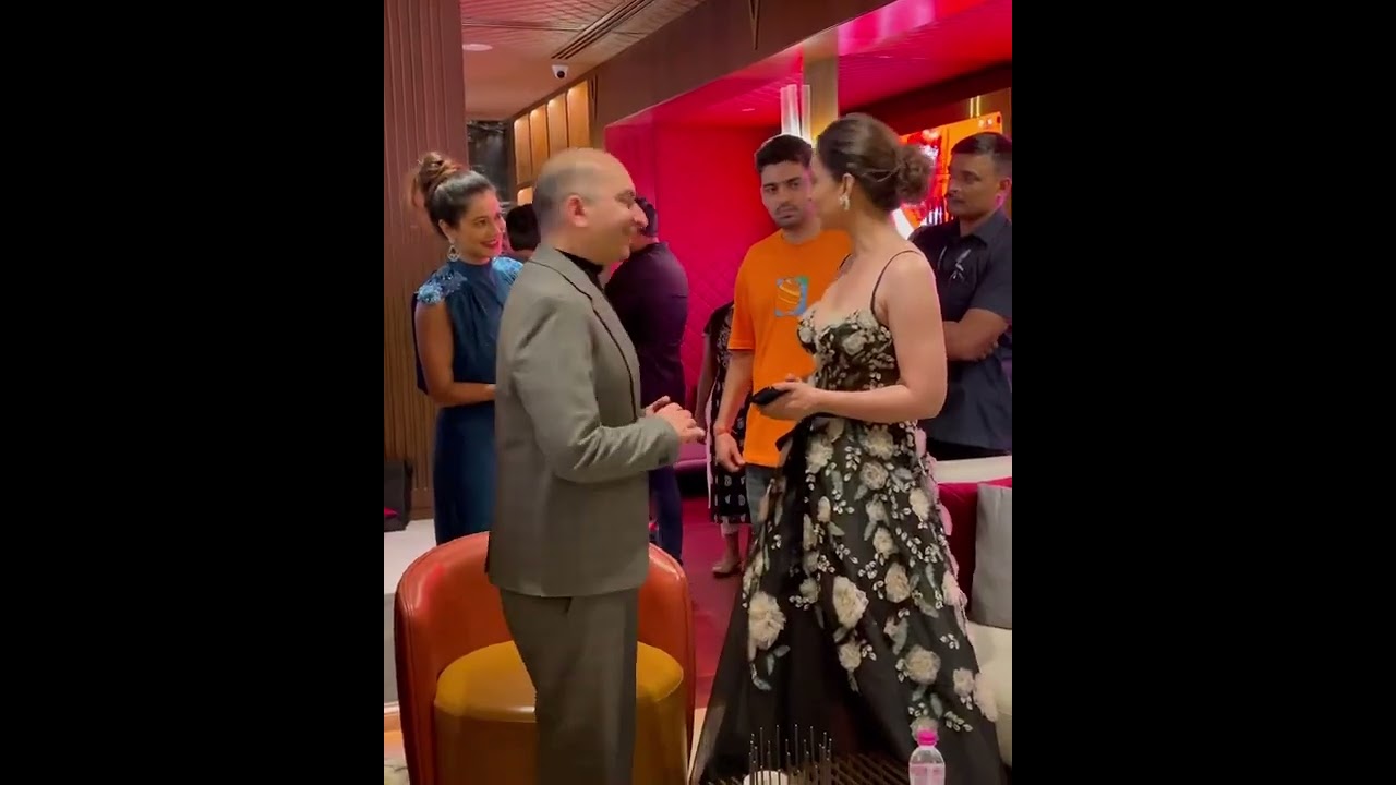 Payal Rohatgi and Kangana Ranaut akward movement