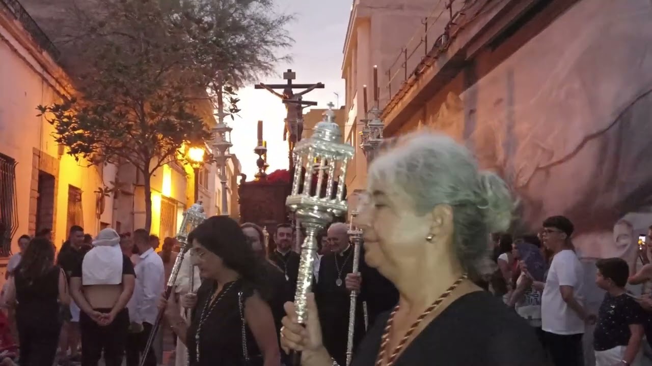 Recorrido conmovedor del Santísimo Cristo por las calles de Valdepeñas