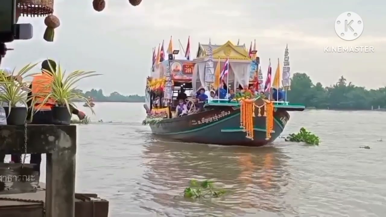 หลวงพ่อโสธรแห่ทางน้ำไปบางคล้า