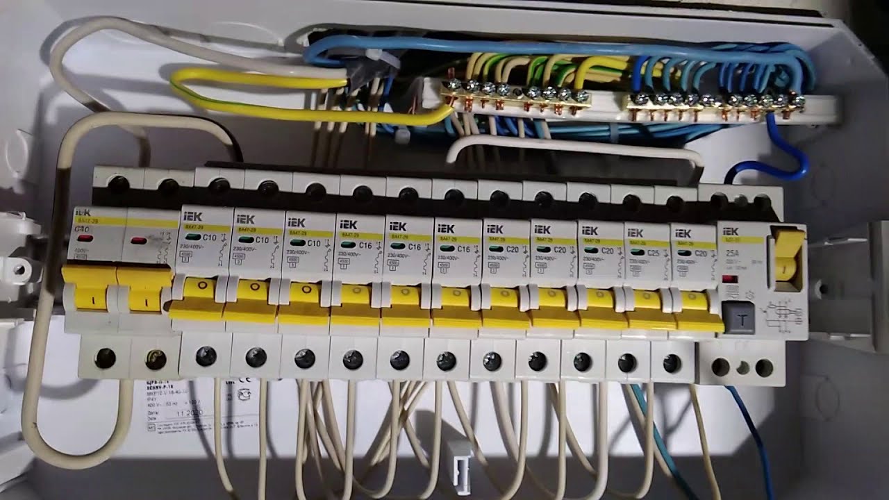 Расключение встраиваемого щита ИЭК - YouTube
