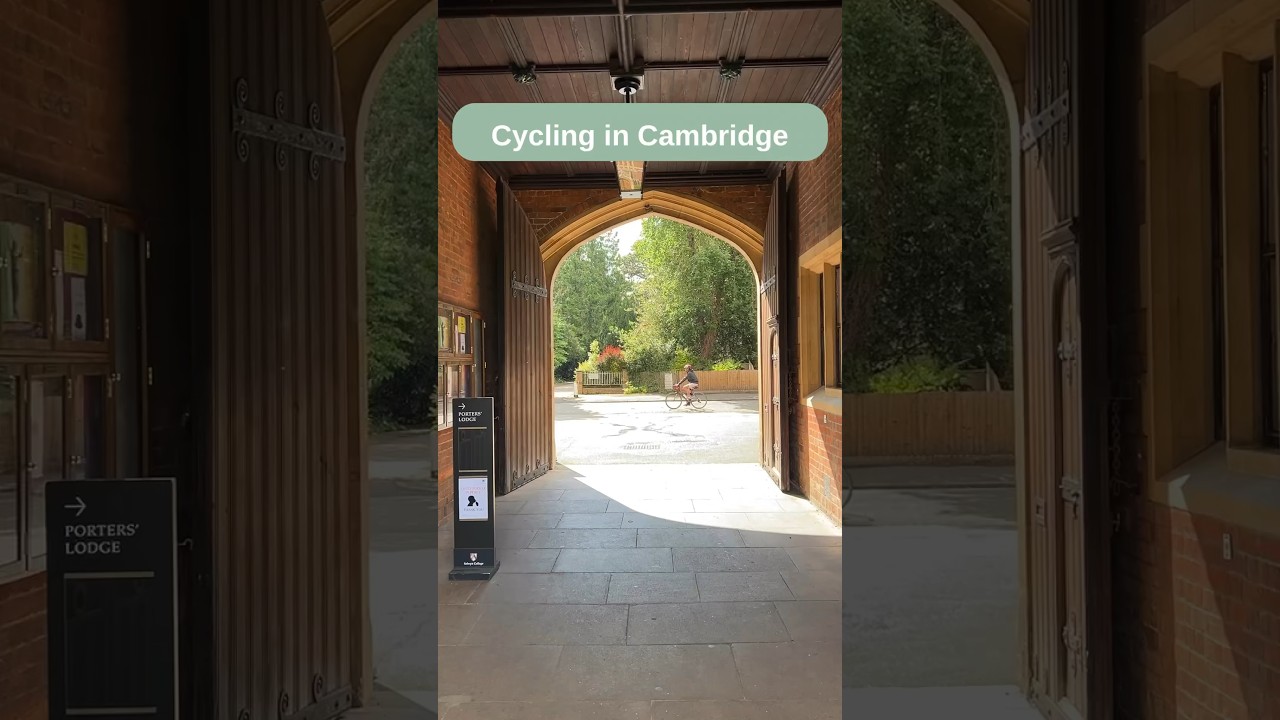 Cycling is one of the best ways to explore Cambridge - bikes are used by locals and visitors alike🚲