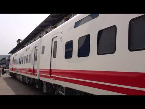 2013.4.26臺鐵TEMU2000普悠瑪號第三，四組列車抵基隆港西四碼頭