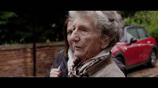 Player Profile 70 Years On: Dorothy's Emotional Land Rover Reunion - Land Rover Canada