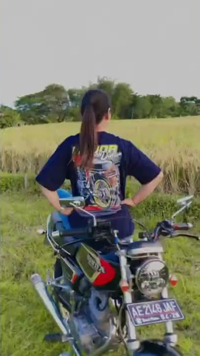 STORY WA CB CEWEK CANTIK NAIK HONDA CB 100