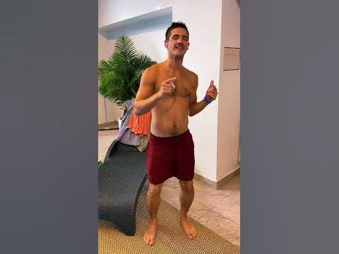 Инвалид спас детей в бассейне / Термы Мытищи - YouTube