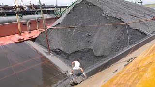 Barge unloading 4000 tons of crushed coal ~ Relaxing