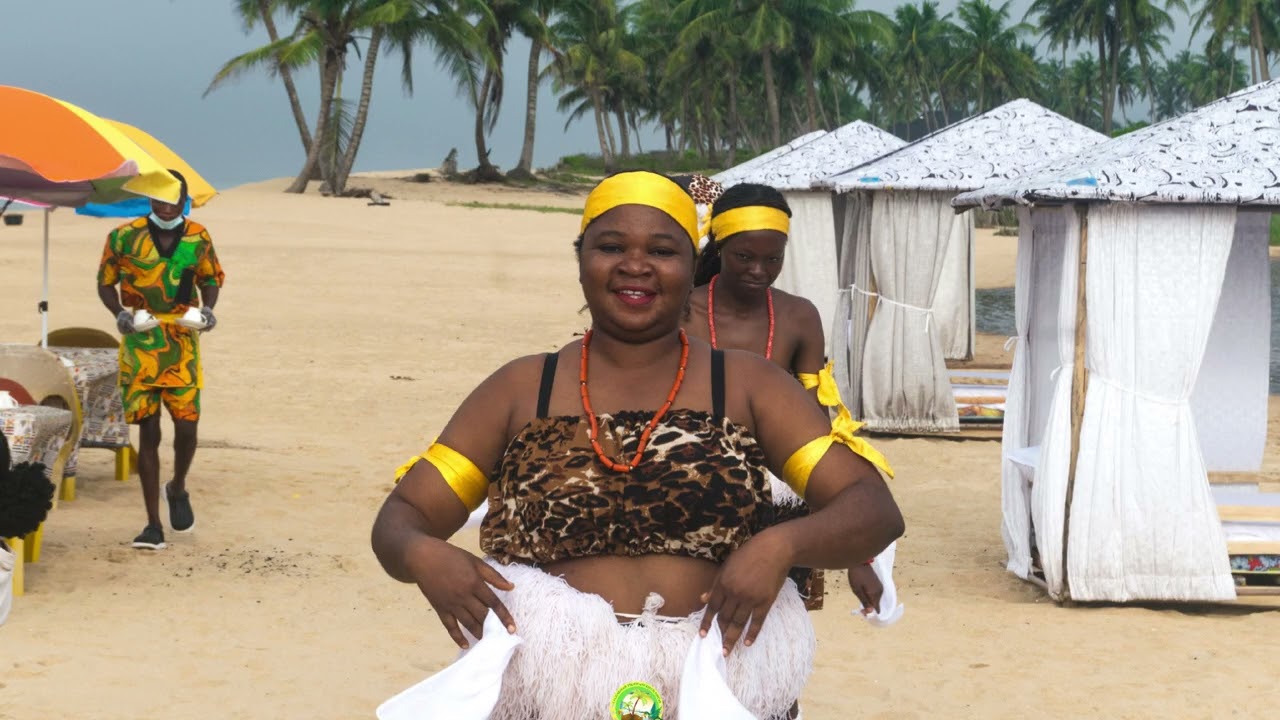 A breakfast buffet in the motherland, paradise style.