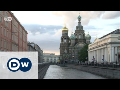 Video: Wie Man Weiße Akazien In Der Nähe Von St. Petersburg Anbaut