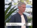 Bonne humeur et plaisanteries avec Swann Arlaud au photocall de NOTRE SALUT !
