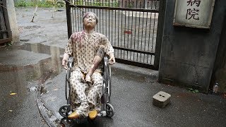 I experienced Japans Largest Haunted House - Haunted Asylum Walk-Through