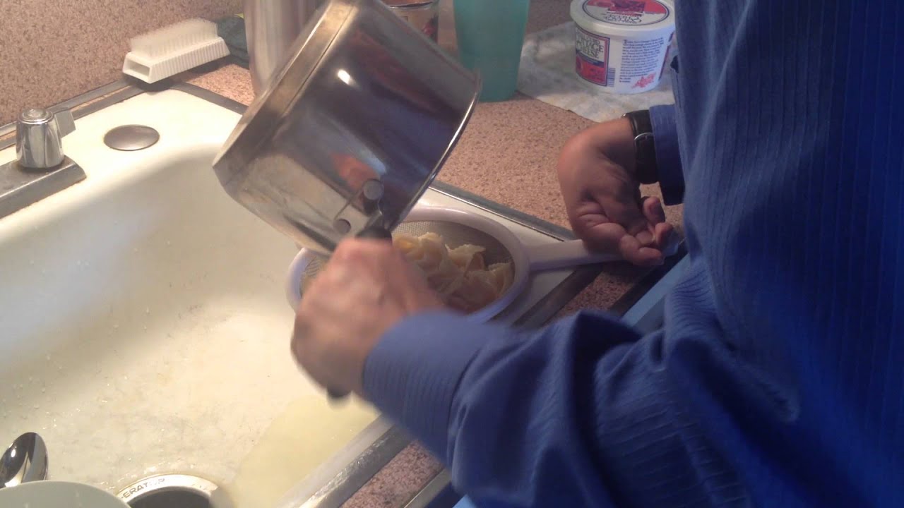 Straining Pasta Animation straining pasta - YouTube