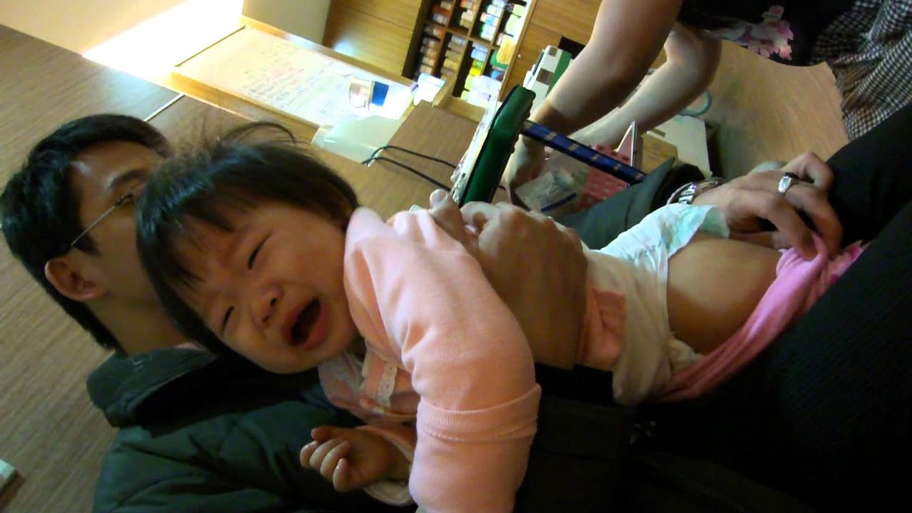 寶兒打預防針，小時候都不太哭，滿一歲就知道會痛了