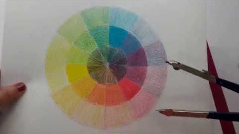 Cómo hacer un círculo cromático de 12 colores usando lápices de colores.