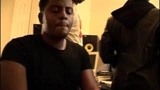 kanumba akiwa katika studio za Urban Pulse UK