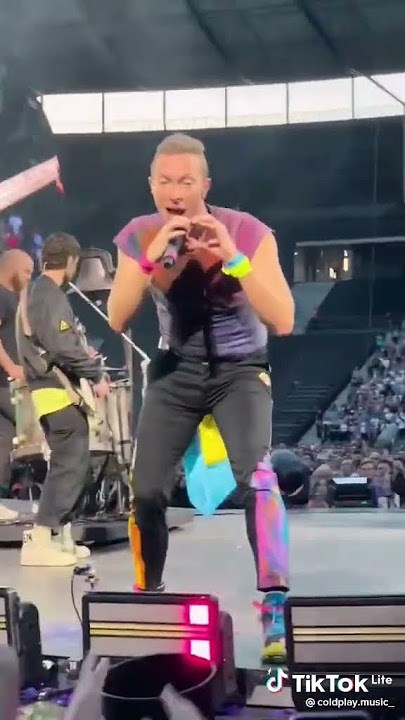 Hymn For the Weekend - Coldplay (Live Performance) 🥳 #coldplaylive #hymnfortheweekend