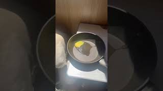 Жители Актау пытались пожарить яйцо на палящем солнце