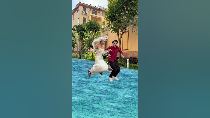 The clown and angel avoided the pursuit of the bad guys#clown #couple #shorts#funny