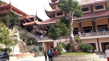 Du xuân chùa Cái bầu