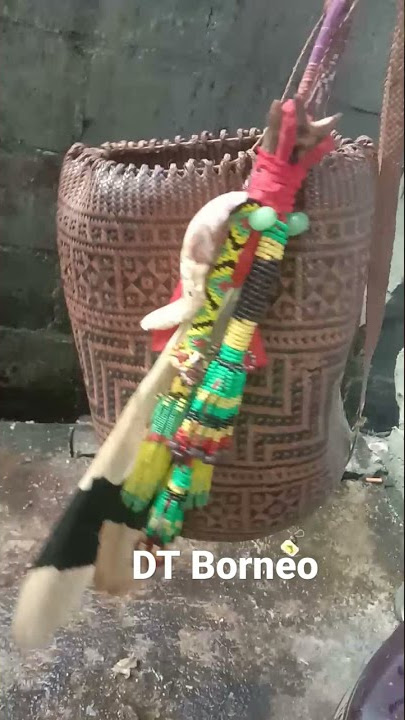 anjat/butah/tas rotan tua kalimantan dan tali kuar mandau#Short