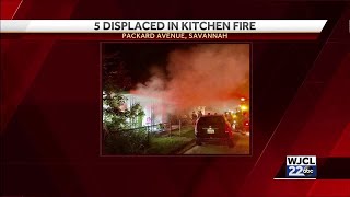 Kitchen fire leaves 5 people displaced in Savannah